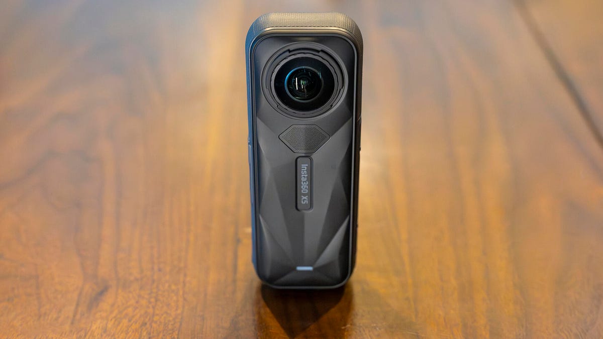 Insta360 X5: 8K의 혁명, 손바닥 위의 우주
